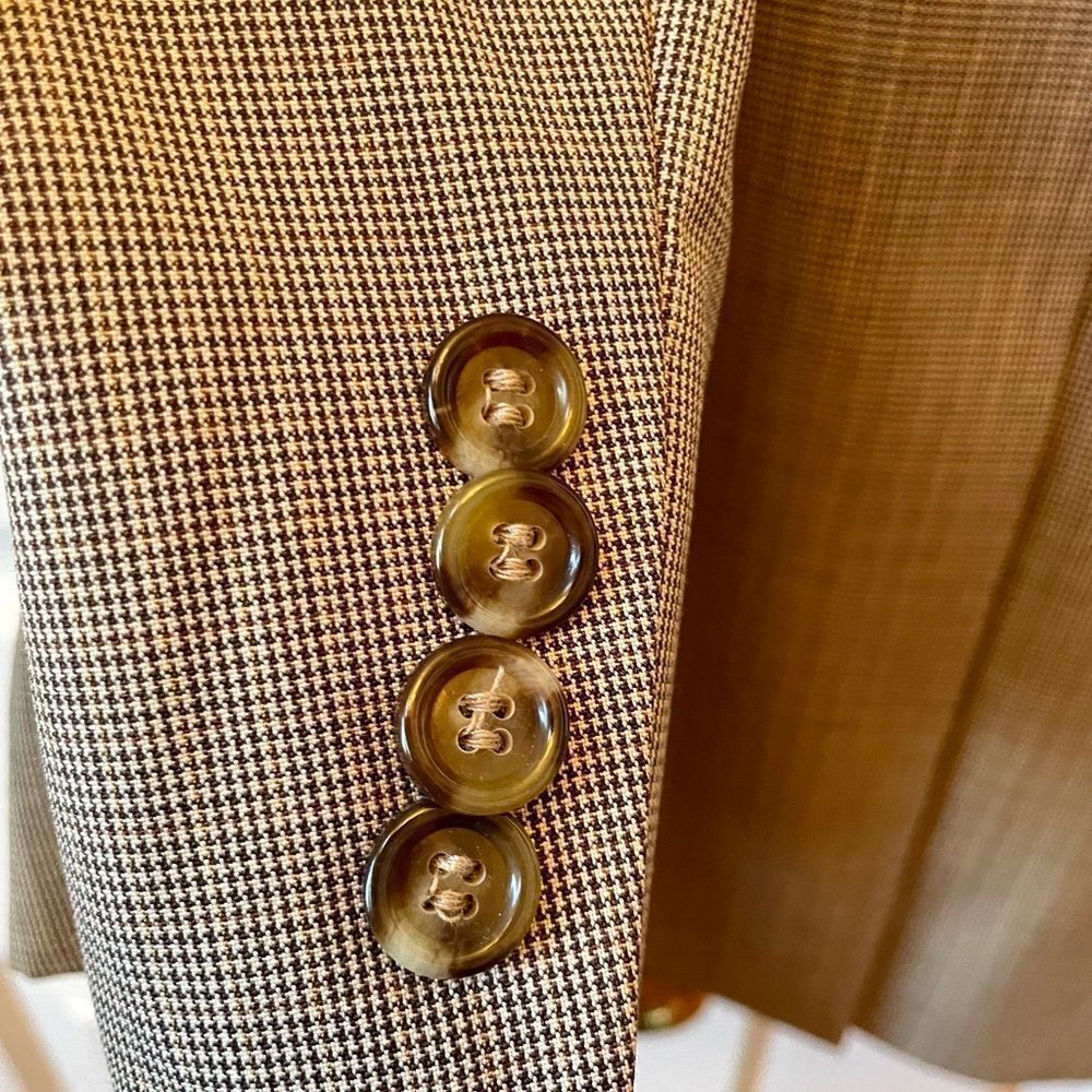 BLACK & WHITE HOUNDSTOOTH SUIT by JOS A BANK SIZE 42R - Picture 4 of 12